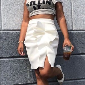 Ivory Miniskirt with Ruffle detail - Size Large